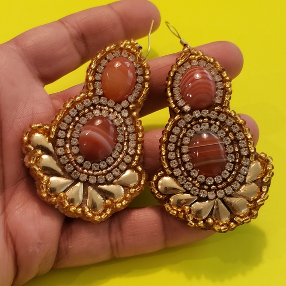 "Fantail" dangle earrings - Picture 2 of 2